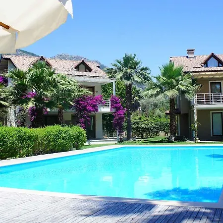 Aquamarine Garden Apartment